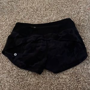 Lululemon Camo Speed Up shorts - 2.5 length